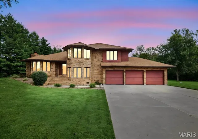 Photo 2 of Single family home for sale at 250 Hoffmann Ln, Belleville, IL 62226 | MLS# MIS26058198 | Listing updated on 2026-10-05