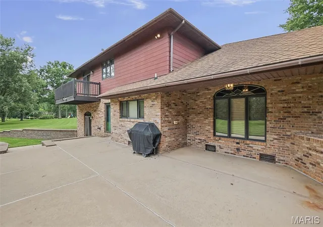 Photo 4 of Single family home for sale at 250 Hoffmann Ln, Belleville, IL 62226 | MLS# MIS26058198 | Listing updated on 2026-10-05
