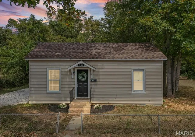 Photo 36 of Single family home for sale at 506 Cedar St, De Soto, MO 63020 | MLS# MIS26058201 | Listing updated on 2026-10-02