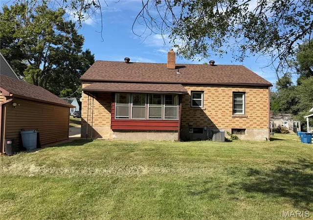 Photo 3 of Single family home for sale at 3615 Horn Ave, Alton, IL 62002 | MLS# MIS26058203 | Listing updated on 2026-10-24