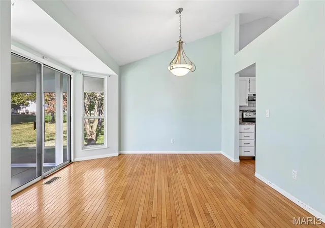 Photo 4 of Single family home for sale at 7345 Summerview Manor Ln, Saint Louis, MO 63129 | MLS# MIS26058206 | Listing updated on 2026-10-30