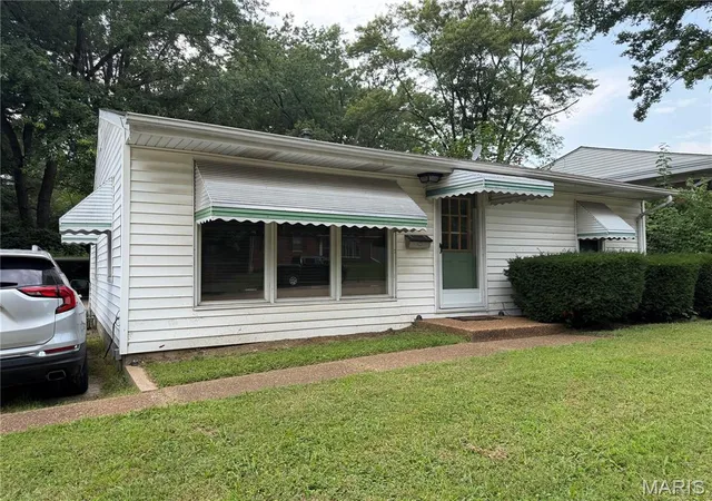 Photo 1 of Single family home for sale at 805 N 17th Street, Belleville, IL 62226 | MLS# MIS26058212 | Listing updated on 2026-09-15