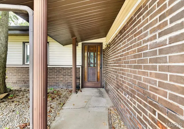 Photo 3 of Single family home for sale at 740 Wilshire Dr, Florissant, MO 63033 | MLS# MIS26058229 | Listing updated on 2026-09-29