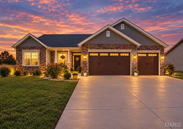 Photo 1 of Single family home for sale at 910 Taylor Dr, Waterloo, IL 62298 | MLS# MIS26058231 | Listing updated on 2026-10-05