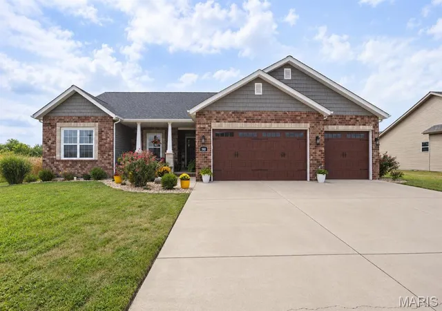Photo 2 of Single family home for sale at 910 Taylor Dr, Waterloo, IL 62298 | MLS# MIS26058231 | Listing updated on 2026-10-10