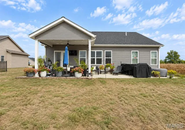 Photo 4 of Single family home for sale at 910 Taylor Dr, Waterloo, IL 62298 | MLS# MIS26058231 | Listing updated on 2026-10-10