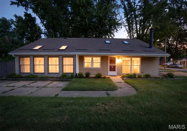 Photo 1 of Single family home for sale at 49 Marie Dr, Saint Charles, MO 63301 | MLS# MIS26058236 | Listing updated on 2026-10-01
