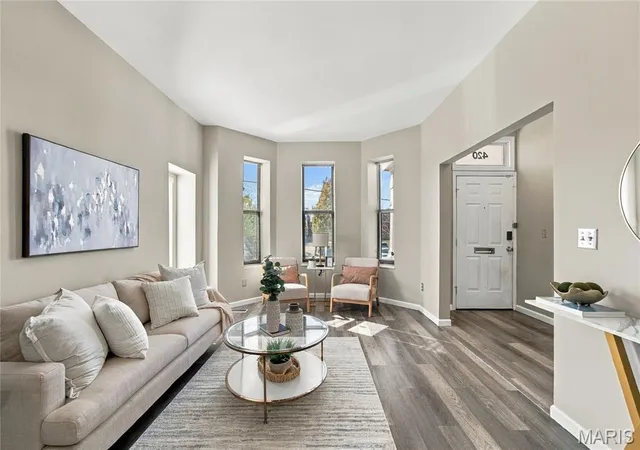 Listing Photo 4 - Condo for sale in building located at 420 Lake Ave, St. Louis, MO 63108 - Unit #1