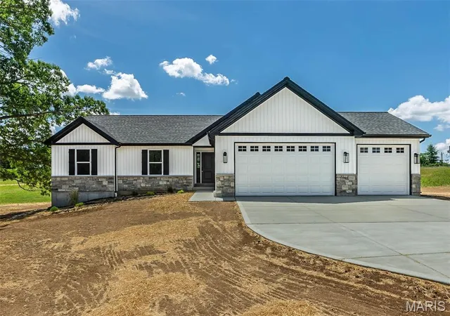Photo 1 of Single family home for sale at 15 Oakview Ct, Troy, MO 63379 | MLS# MIS26058239 | Listing updated on 2026-09-14