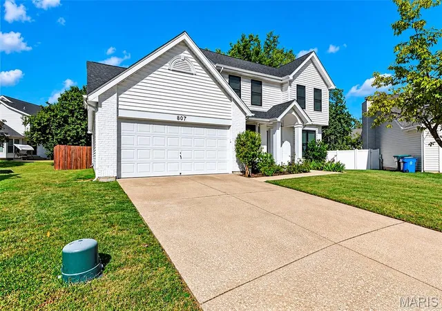 Photo 2 of Single family home for sale at 807 Kylewood Pl, Ballwin, MO 63021 | MLS# MIS26058247 | Listing updated on 2026-10-18