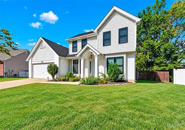 Photo 3 of Single family home for sale at 807 Kylewood Pl, Ballwin, MO 63021 | MLS# MIS26058247 | Listing updated on 2026-10-18