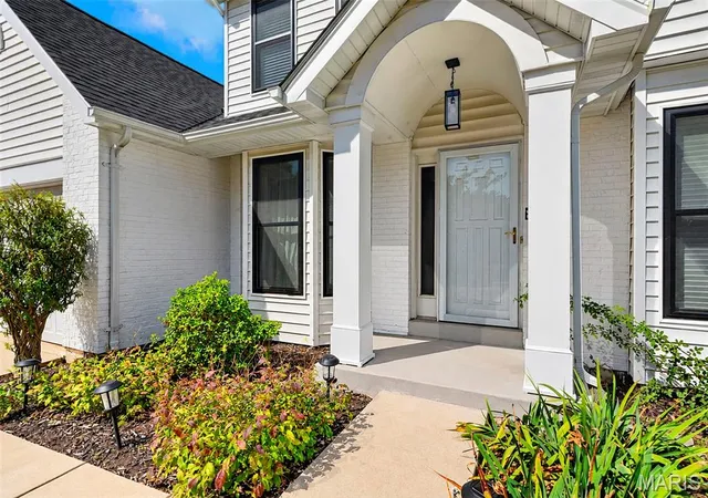 Photo 3 of Single family home for sale at 807 Kylewood Pl, Ballwin, MO 63021 | MLS# MIS26058247 | Listing updated on 2026-10-18