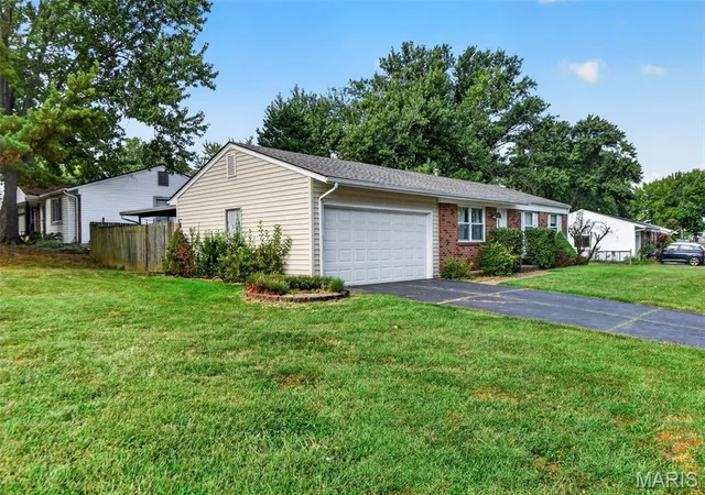 Photo 2 of Single family home for sale at 3405 Ipswich Ln, Saint Charles, MO 63301 | MLS# MIS26058252 | Listing updated on 2026-09-18