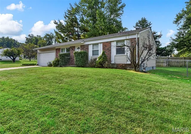 Photo 3 of Single family home for sale at 3405 Ipswich Ln, Saint Charles, MO 63301 | MLS# MIS26058252 | Listing updated on 2026-09-18