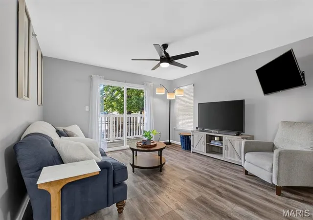 Listing Photo 5 - Condo for sale in building located at 2430 Tellicherry Dr, St. Louis, MO 63125 - Unit #200C
