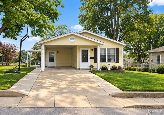Photo 1 of Sale Pending at 127 N 8th Street, Festus, MO 63028 | MLS# MIS26058271 | Listing updated on 2026-09-14