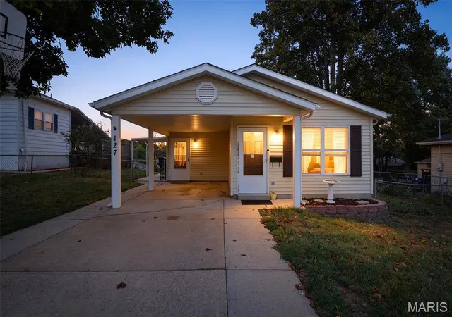 Photo 2 of Sale Pending at 127 N 8th Street, Festus, MO 63028 | MLS# MIS26058271 | Listing updated on 2026-09-14