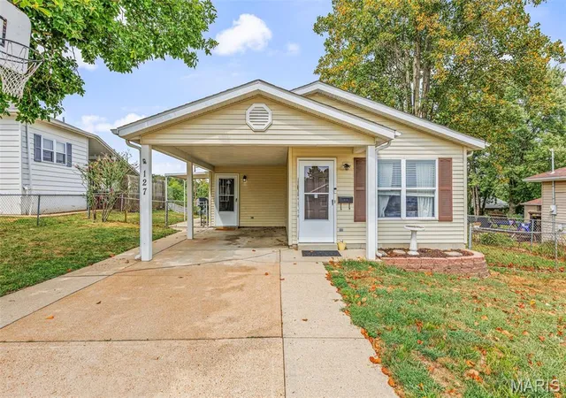 Photo 3 of Sale Pending at 127 N 8th Street, Festus, MO 63028 | MLS# MIS26058271 | Listing updated on 2026-09-14