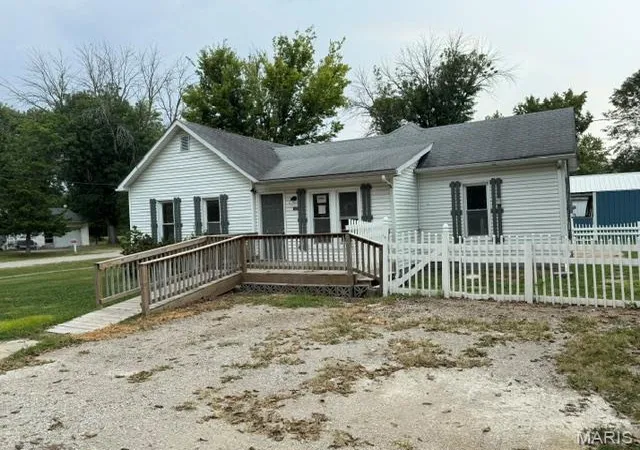 Photo 1 of Single family home for sale at 106 S Prospect St, Coffeen, IL 62017 | MLS# MIS26058281 | Listing updated on 2026-10-20