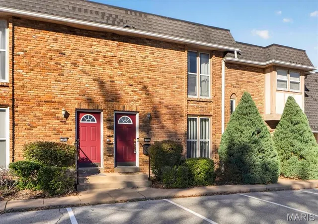 Photo 1 of Townhouse for sale at 12865 Town And Four Dr, Saint Louis, MO 63141 | MLS# MIS26058283 | Listing updated on 2026-10-22