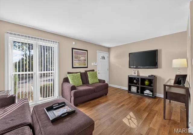 Photo 3 of Townhouse for sale at 12865 Town And Four Dr, Saint Louis, MO 63141 | MLS# MIS26058283 | Listing updated on 2026-10-22