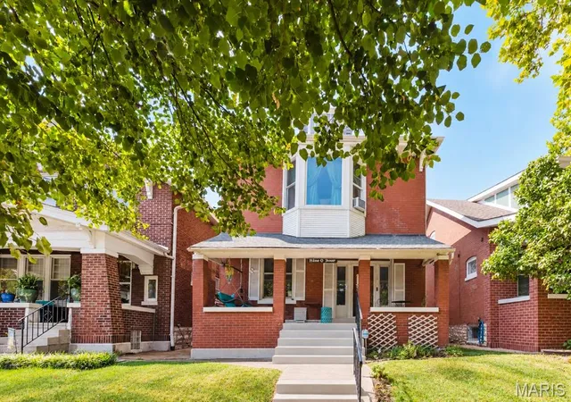 Photo 1 of Single family home for sale at 904 Dover Pl, Saint Louis, MO 63111 | MLS# MIS26058285 | Listing updated on 2026-09-14