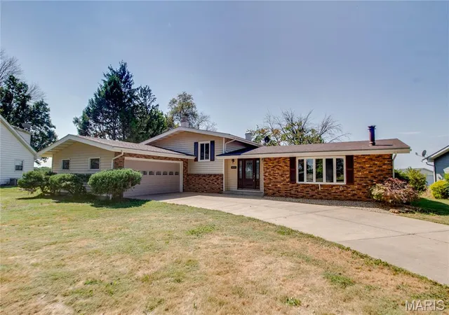 Photo 1 of Single family home for sale at 24535 Us Hwy 67, Jerseyville, IL 62052 | MLS# MIS26058292 | Listing updated on 2026-09-15
