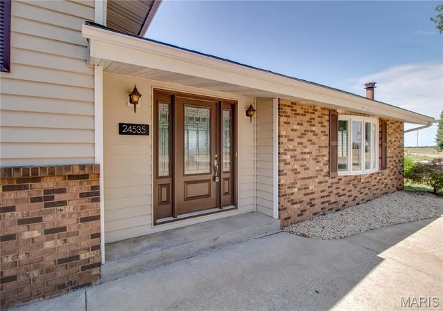 Photo 3 of Single family home for sale at 24535 US Hwy 67, Jerseyville, IL 62052 | MLS# MIS26058292 | Listing updated on 2026-09-15