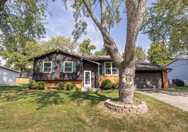 Single family home for sale at 1412 Princeton Dr, O Fallon, IL 62269 | MLS# MIS26058296