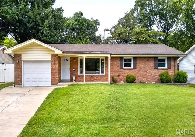 Photo 1 of Single family home for sale at 525 Norma Dr, Saint Charles, MO 63301 | MLS# MIS26058297 | Listing updated on 2026-09-21