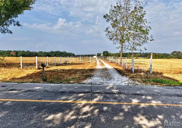 Photo 3 of Single family home for sale at 10700 State Hwy 38, Elkland, MO 65644 | MLS# MIS26058300 | Listing updated on 2026-10-20