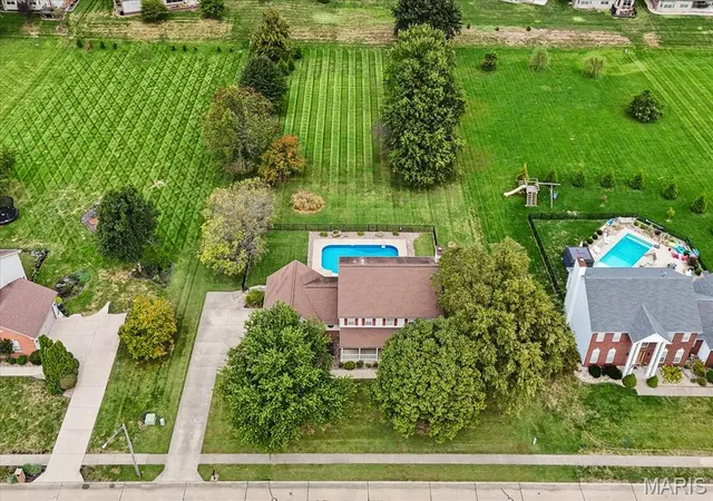 Photo 4 of Single family home for sale at 1895 Cedarwood Trl, Belleville, IL 62226 | MLS# MIS26058304 | Listing updated on 2026-10-07