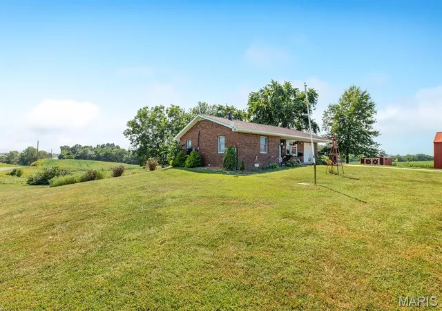 Photo 2 of Sale Pending at 22487 Grange Hall Rd, Jerseyville, IL 62052 | MLS# MIS26058305 | Listing updated on 2026-09-14