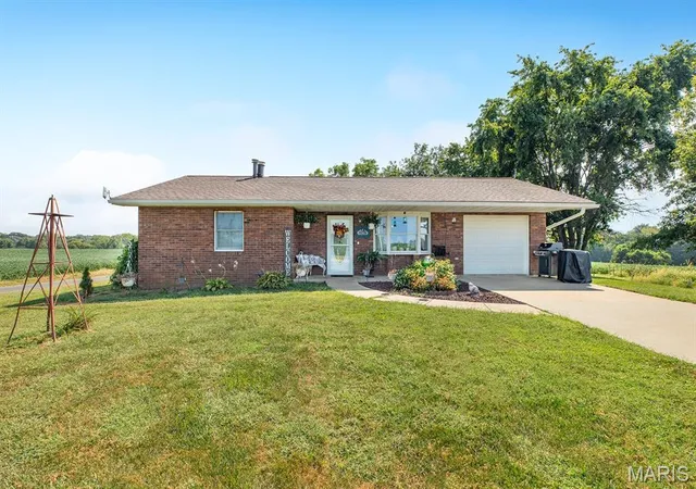Photo 3 of Sale Pending at 22487 Grange Hall Rd, Jerseyville, IL 62052 | MLS# MIS26058305 | Listing updated on 2026-09-14