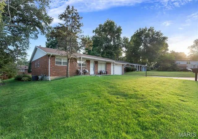 Photo 3 of Sale Pending at 2006 Northaire Ln, Saint Louis, MO 63138 | MLS# MIS26058308 | Listing updated on 2026-09-15