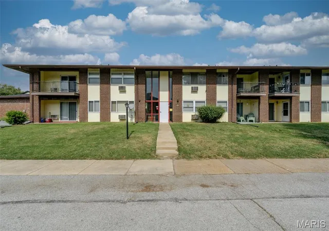 Photo 3 of Sale Pending at 7445 Hazelcrest Dr #G, Hazelwood, MO 63042 | MLS# MIS26058313 | Listing updated on 2026-10-06