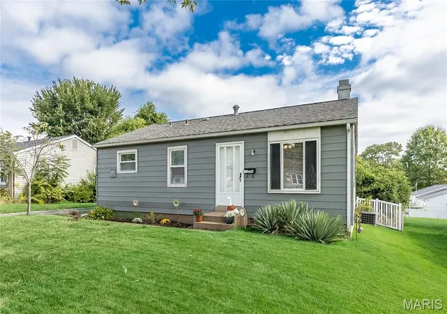 Photo 1 of Single family home for sale at 12104 Fleetwood Pl, Maryland Heights, MO 63043 | MLS# MIS26058314 | Listing updated on 2026-09-28