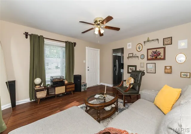 Photo 4 of Sale Pending at 12104 Fleetwood Pl, Maryland Heights, MO 63043 | MLS# MIS26058314 | Listing updated on 2026-10-08