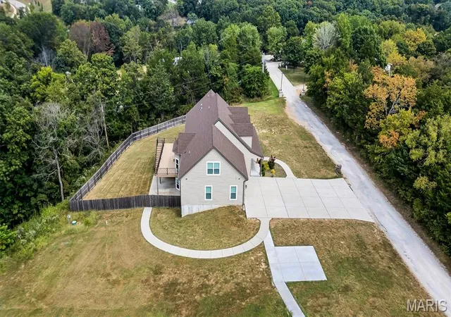 Photo 4 of Single family home for sale at 3002 Sherri Ln, Imperial, MO 63052 | MLS# MIS26058321 | Listing updated on 2026-09-17