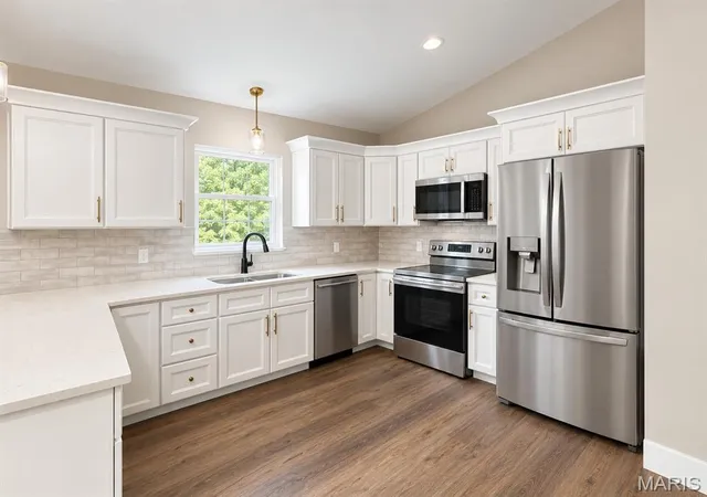 Photo 2 of Single family home for sale at 410 Darcie Dr, Bonne Terre, MO 63628 | MLS# MIS26058322 | Listing updated on 2026-10-06