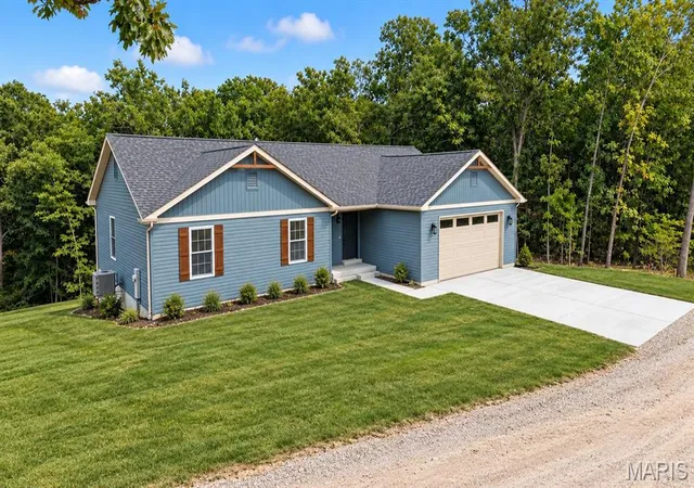 Photo 3 of Single family home for sale at 410 Darcie Dr, Bonne Terre, MO 63628 | MLS# MIS26058322 | Listing updated on 2026-10-02