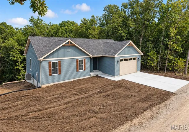Photo 3 of Single family home for sale at 410 Darcie Dr, Bonne Terre, MO 63628 | MLS# MIS26058322 | Listing updated on 2026-10-02