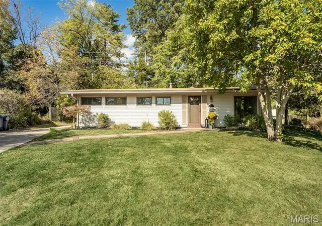 Photo 1 of Sale Pending at 1654 Liggett Ct, Saint Louis, MO 63126 | MLS# MIS26058326 | Listing updated on 2026-10-19
