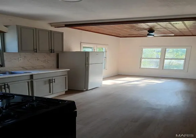 Photo 2 of Sale Pending at 512 Coppinger Dr, Saint Louis, MO 63135 | MLS# MIS26058330 | Listing updated on 2026-09-13