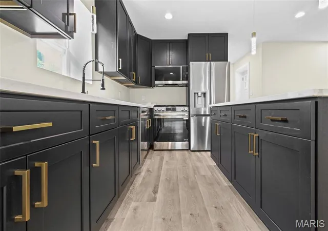 Photo 1 of Sale Pending at 107 Woodstock Rd, Saint Louis, MO 63135 | MLS# MIS26058331 | Listing updated on 2026-10-20