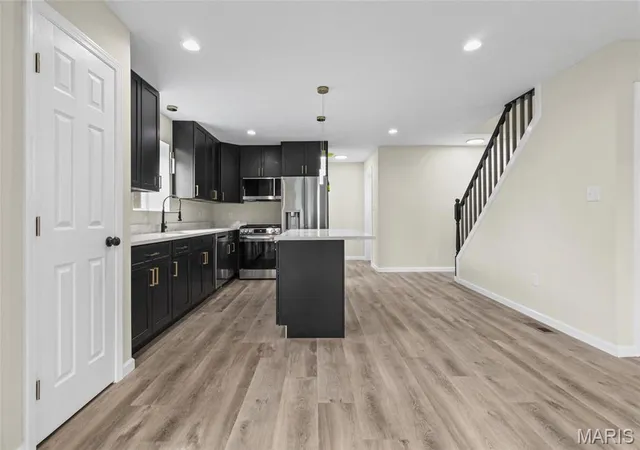 Photo 2 of Sale Pending at 107 Woodstock Rd, Saint Louis, MO 63135 | MLS# MIS26058331 | Listing updated on 2026-10-20