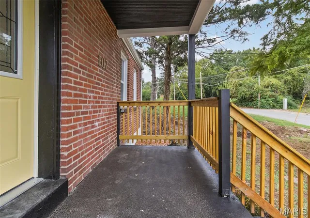 Photo 3 of Sale Pending at 107 Woodstock Rd, Saint Louis, MO 63135 | MLS# MIS26058331 | Listing updated on 2026-10-20