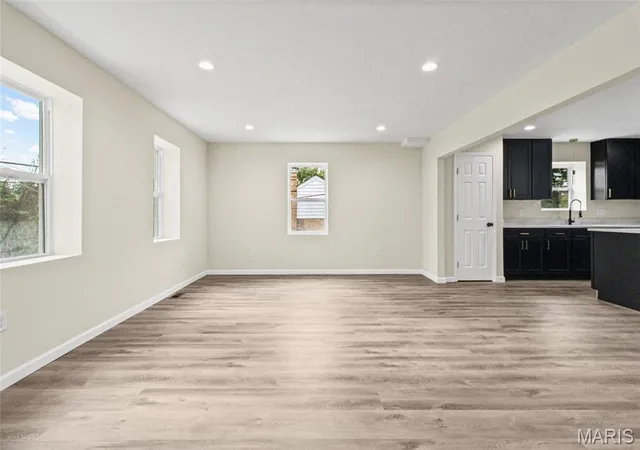 Photo 4 of Sale Pending at 107 Woodstock Rd, Saint Louis, MO 63135 | MLS# MIS26058331 | Listing updated on 2026-10-20