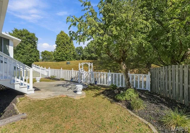 Photo 3 of Single family home for sale at 2116 Riding Spur Dr, Saint Louis, MO 63146 | MLS# MIS26058332 | Listing updated on 2026-10-19