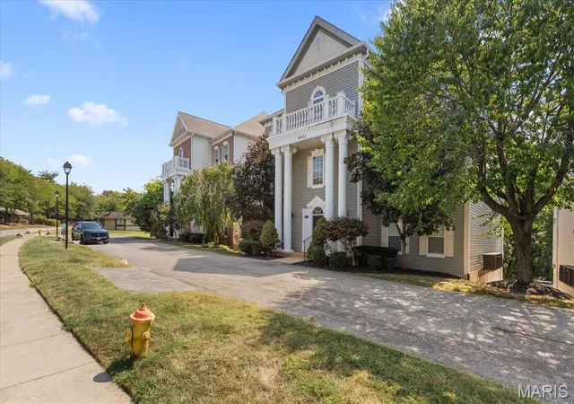 Photo 2 of Sale Pending at 1433 Heritage Landing #300, Saint Charles, MO 63303 | MLS# MIS26058335 | Listing updated on 2026-09-21